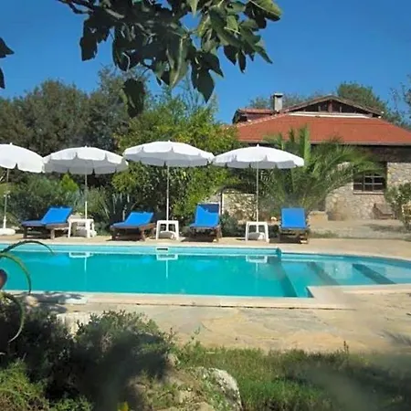 Villa Sleeps 7 Pool Air Con