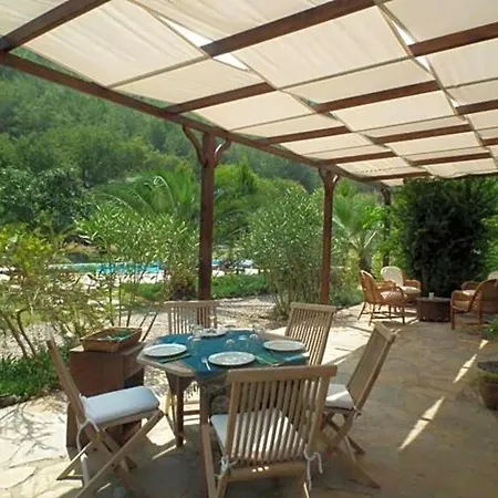 Sleeps 7 Pool Air Con