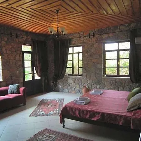 Villa Sleeps 7 Pool Air Con